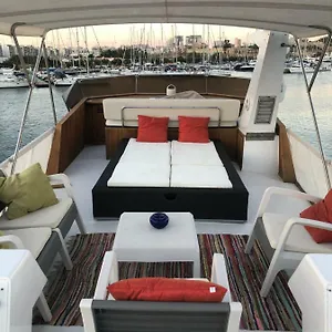 Bateau-hôtel Johnny M Yacht, Ta Xbiex